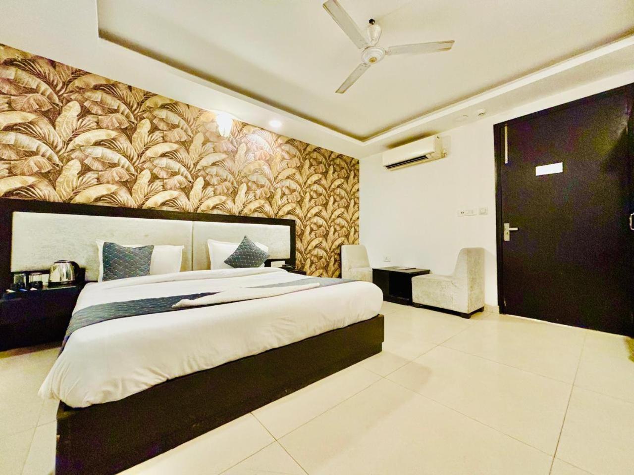 The Bellwood Suites Near Igi Airport New Delhi Bagian luar foto