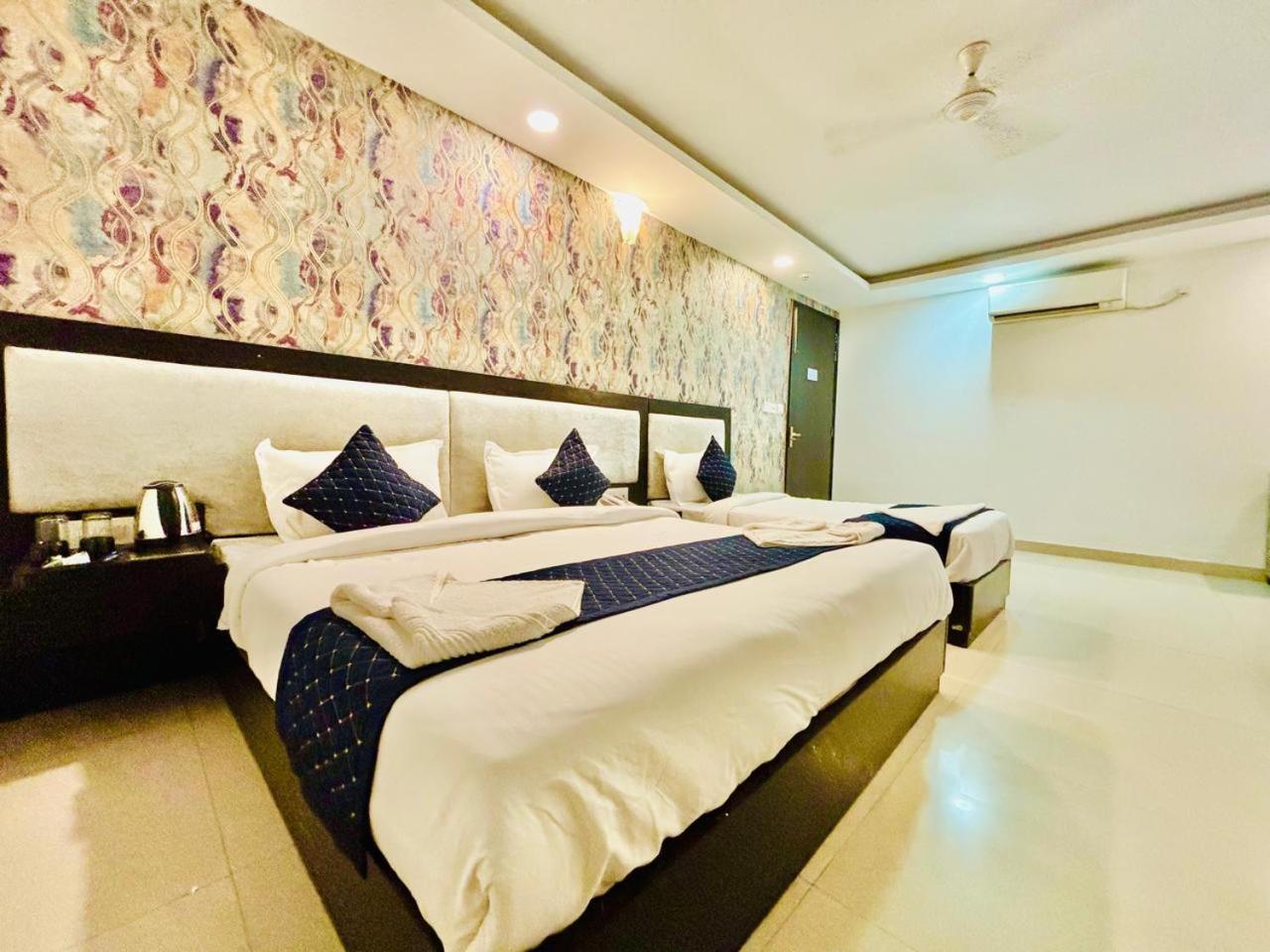 The Bellwood Suites Near Igi Airport New Delhi Bagian luar foto
